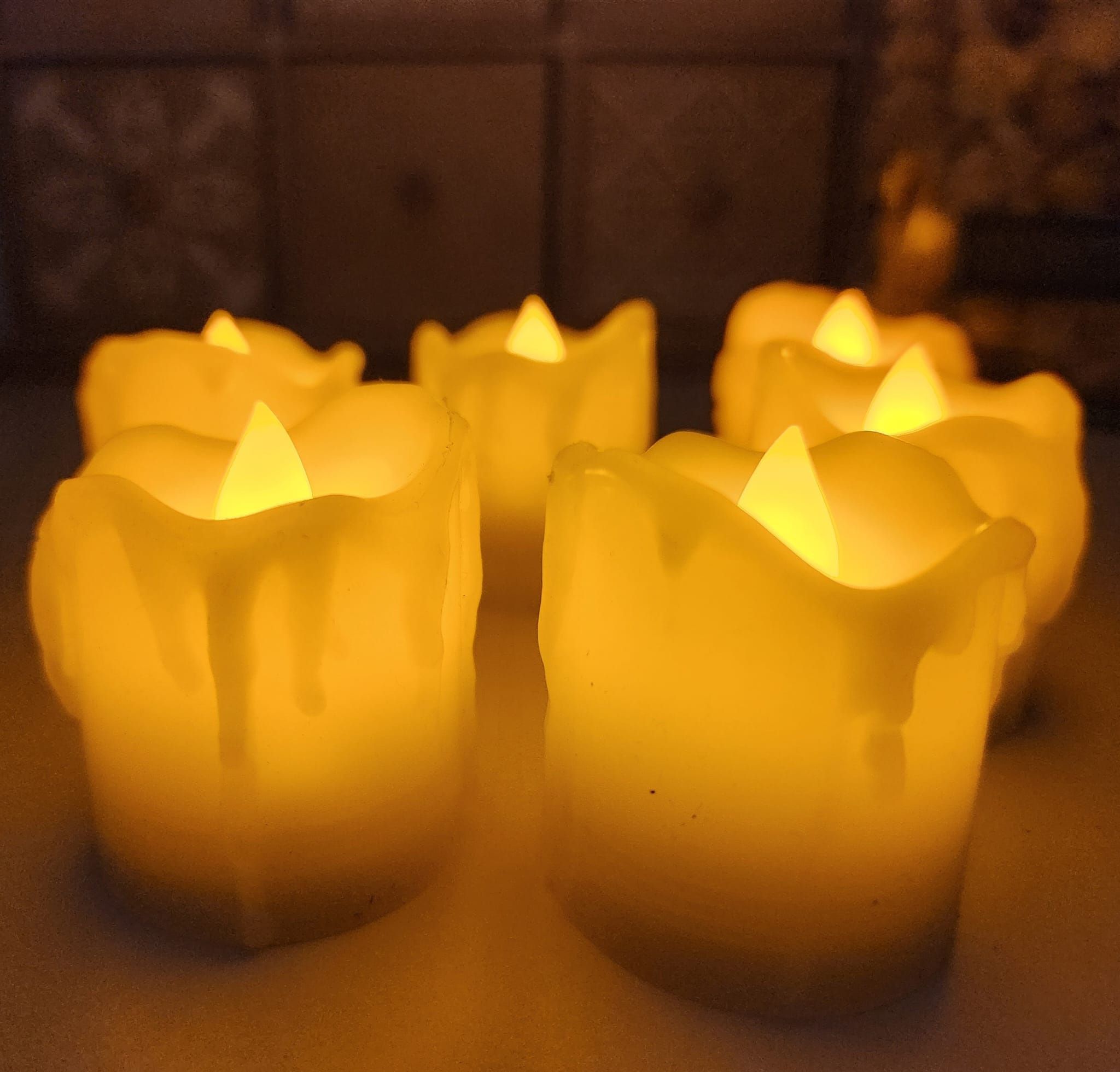 נרות לד קטנים עם להבה אור צהוב על סוללות 12 יחידות נרות לד קטנים עם להבה אור צהוב על סוללות 12 יחידות